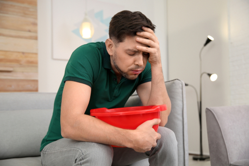 ollowing the abrupt cessation of alcohol consumption, individuals may experience mild withdrawal symptoms, including tremors, anxiety, and nausea.