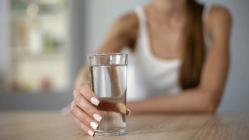 One of the best ways to detox from alcohol at home is to drink plenty of water.